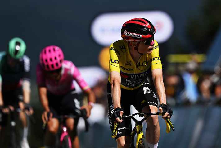 Jonas Vingegaard (Visma | Lease a Bike) musste sich geschlagen geben und verlor das Gelbe Trikot.