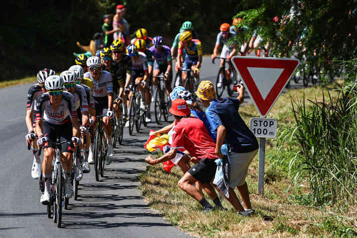 UAE Team Emirates – XRG  ließ die Spitzengruppe nie wirklich weit wegfahren.