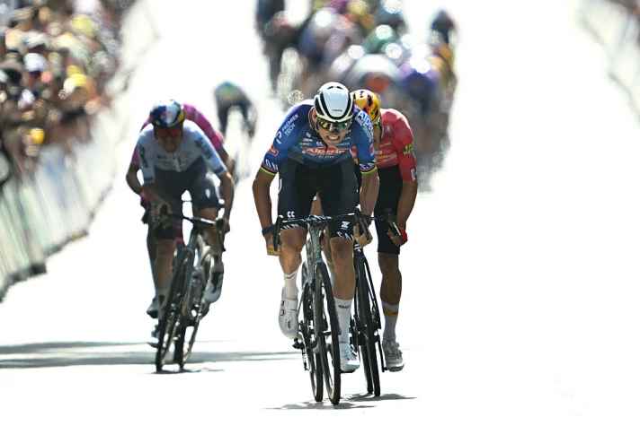 Le sprint final pour la victoire d'étape.