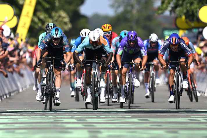 The final sprint, led by Tim Merlier (Soudal – Quick-Step).