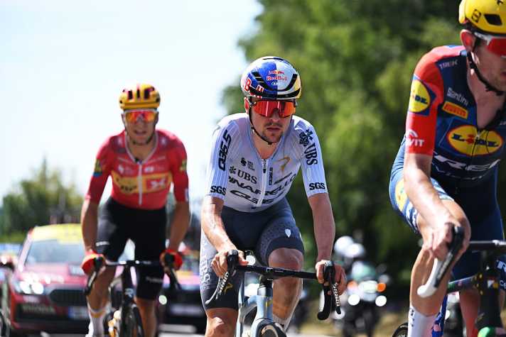 Thomas Pidcock (Pinarello-Q36.5) didn’t stand a chance in the final.