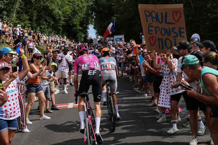 Les foules de spectateurs dans les montées étaient à nouveau immenses.