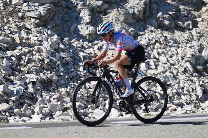 Das Canyon Aeroad begleitete Kasia Niewiadoma-Phinney bei ihrem herausragenden Etappensieg am Mt. Ventoux