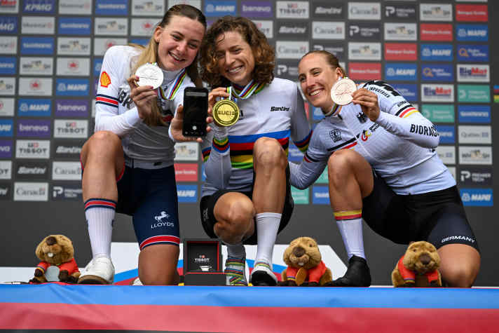 Podiumsselfie mit Zoe Bäckstedt, Marlen Reusser und Franziska Koch