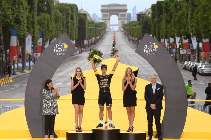 Erfolgreich: Dylan Groenewegen nach seinem ersten Etappensieg bei der Tour de France - 2017 auf den Champs-Élysées