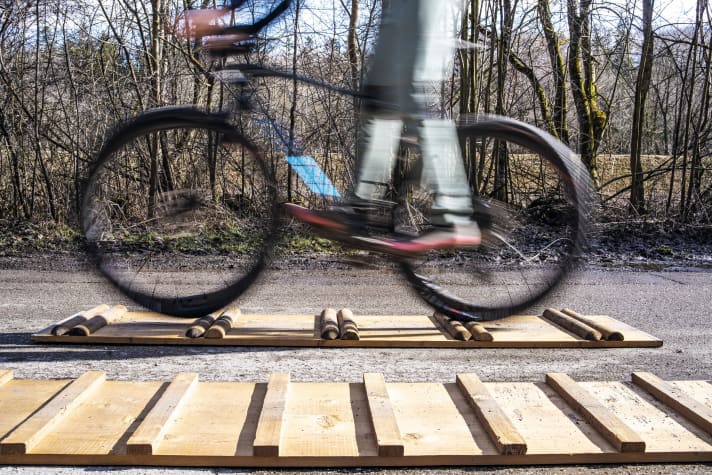 Wird der Luftdruck zu niedrig, steigt die Gefahr von Durchschlägen