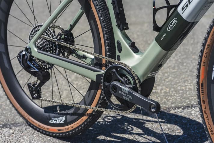 On the test bike with the new Sram Force XPLR, which, like the integrated rear light, is powered by the motor battery, the support level can be selected via small buttons on the grip body.