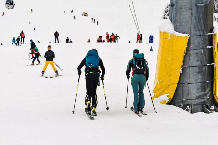 Reverse thrust: While the masses of skiers plunge down into the valley, Antonia Niedermaier (right) sets off for training.
