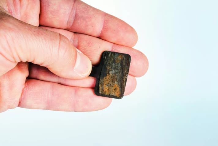 Den Belag nicht ganz runterbremsen.