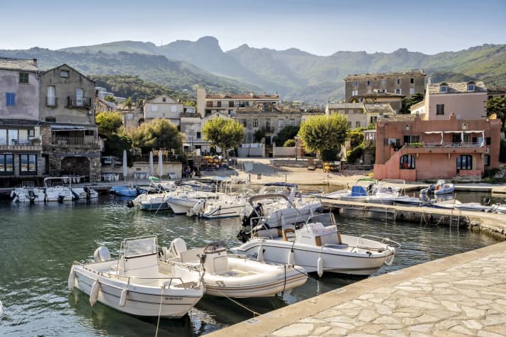 Beschaulich: der Hafen von Erbalonga am Cap Corse