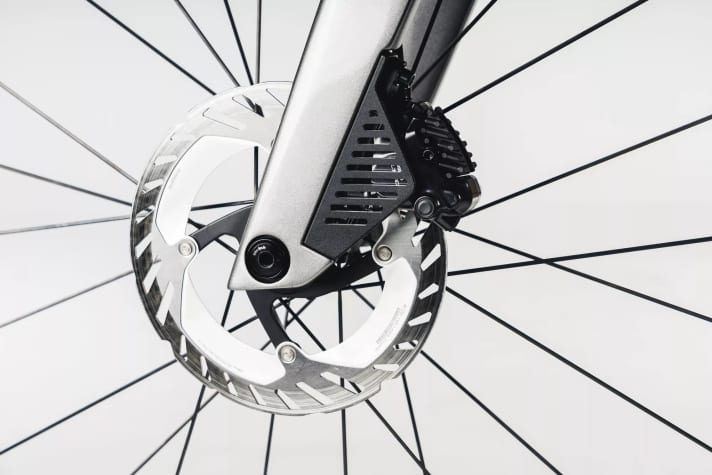 Markenzeichen: Die Kühlrippen an den Bremssätteln schraubt Merida auch an andere Modelle.