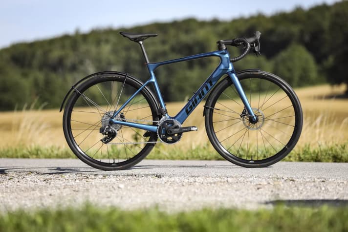 The Giant Defy Advanced E+ Elite 2 in detail