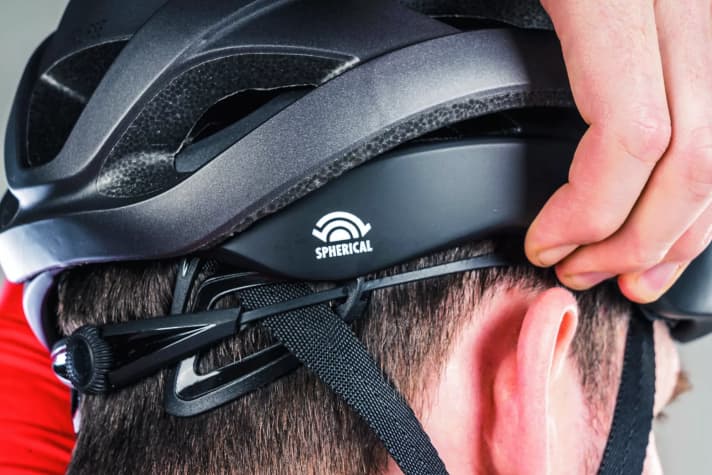 Mips Spherical gibt es exklusiv nur bei Giro. Es besteht aus zwei gegeneinander verschiebbaren Helmschalen mit sehr hohem Tragekomfort.