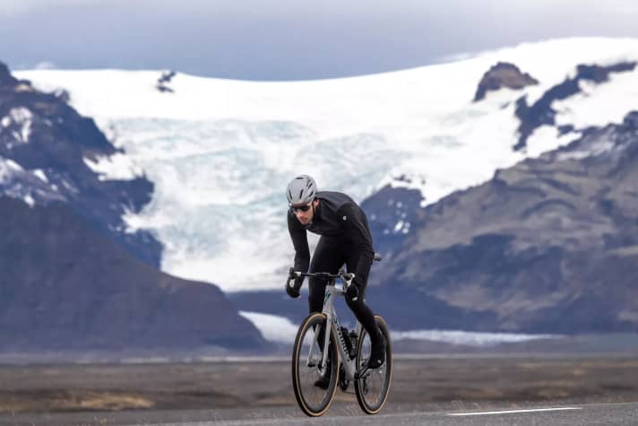 When it gets really cold on the bike, a winter jacket is the best companion.