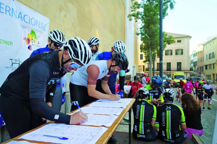 Be there: Participants in the Volta register on the start lists in Mahón's centre before each stage.