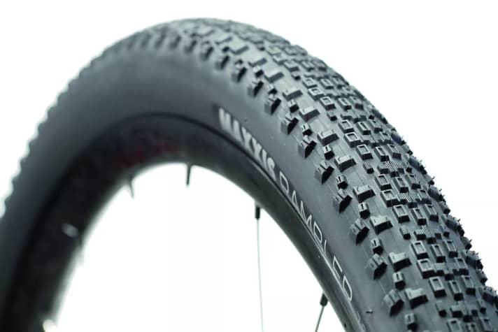 The fine block profile of the Rambler grips better, allowing you to get through the slippery passages on our course more accurately.
