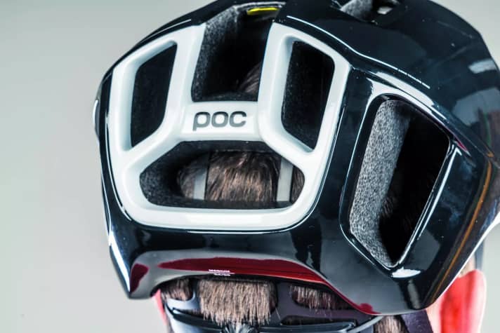 Huge air outlets prevent heat build-up. There is not much space to thread a plait through