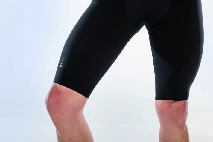 How long the trouser leg can, should or must be is debatable. In any case, the Gobik trousers also fit long thighs.