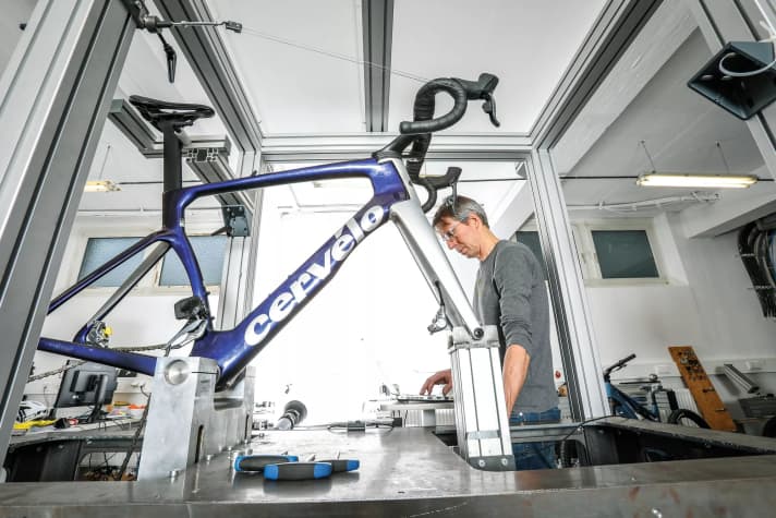 Integrated measurement: The test stand currently in use determines the riding stability for the frame and fork together.
