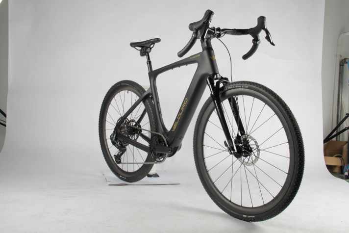 The top model Velduro Phantom R comes with suspension fork and telescopic seat post for 8999 euros.