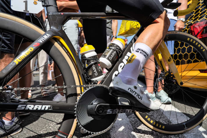 Autant que nécessaire, aussi peu que possible : Jonas Vingegaard, vainqueur du Tour de France, mise sur une transmission simple sans dérailleur arrière, si le terrain le permet.