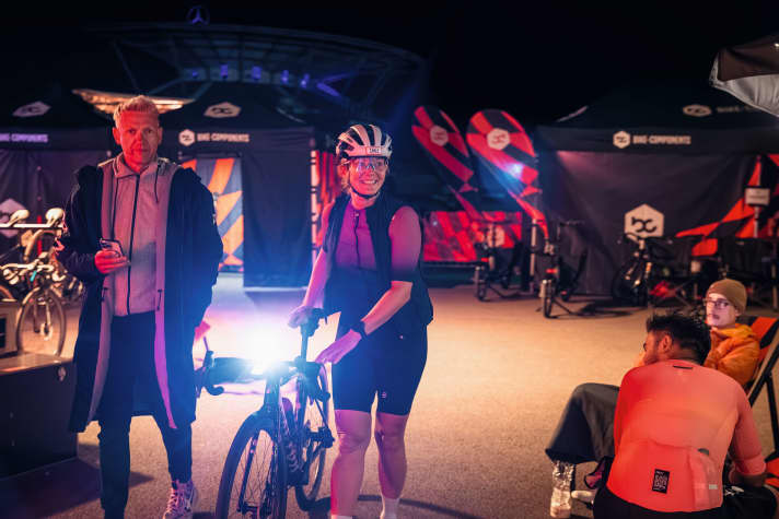 Begleitet von ihrem Freund Sven zieht Leila Künzel ihr Ding durch und belegt Rang zwei in ihrer Altersklasse