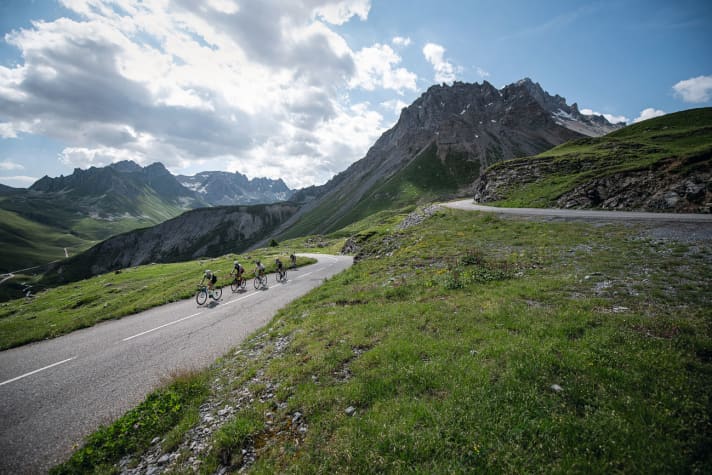 La montée vers le Galibier n'est pas raide, mais longue