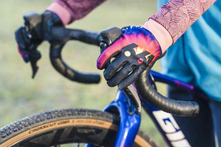 Gear knobs and brake levers are easy to reach for small hands