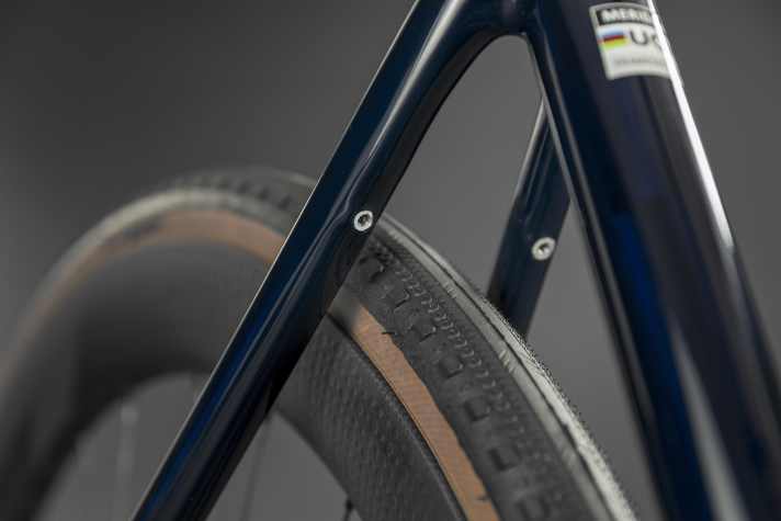 Sogar über Befestigungsgewinde für feste Schutzbleche verfügt das Race-Gravelbike