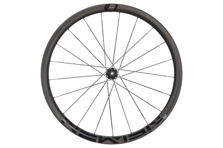 Les Advanced SL X.R.36 Vonoa se présentent sous la forme de jantes aéro avec une hauteur de profil de 36 mm.