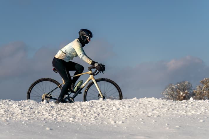 Das Liv Avail Advanced 1 in tiefstem Winter.