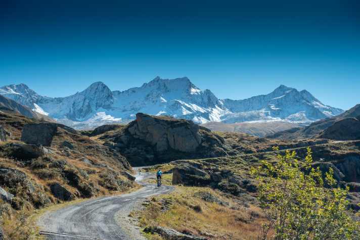 Mountain lovers and gravel bikers get their money's worth in Andermatt
