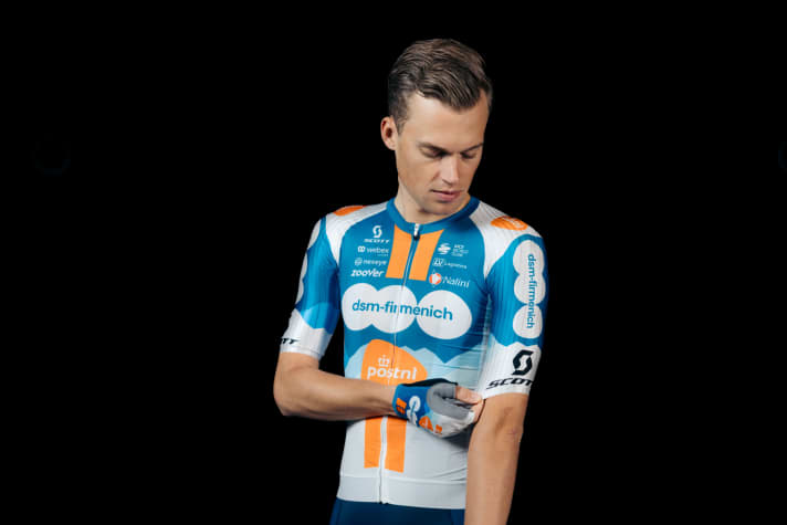 Das neue Trikot von Team dsm-firmenich PostNL