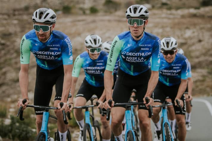 Das Trikot von Decathlon AG2R La Mondiale für 2024