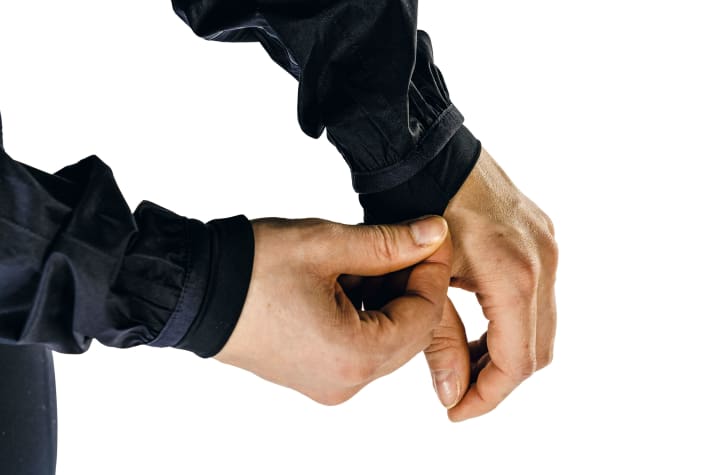 Elastische, flauschige Bündchen bei Rapha schützen vor Zugluft