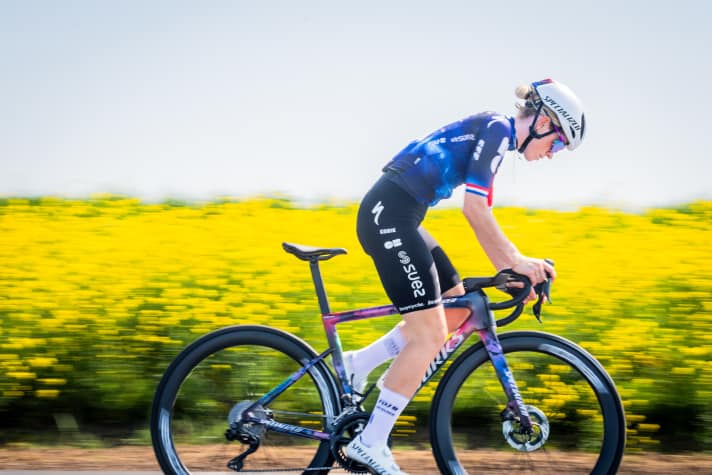 Demi Vollering auf ihrem Specialized S-Works Tarmac SL8