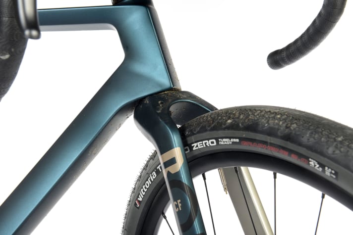 Avec ses grosses semelles, le Rondo Ratt est plutôt un vélo de gravel.