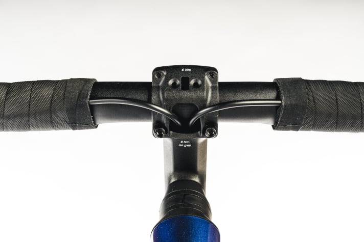 The Rose Reveal comes with a classic handlebar/stem combination