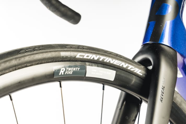 Der Laufradsatz aus Alu ist nur etwas schwerer als Modelle mit Carbonfelgen