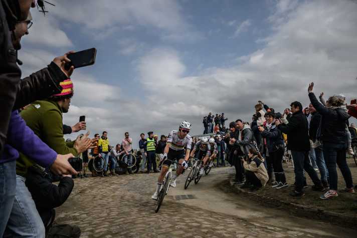 Premiere: Im Vorjahr startete Pogačar erstmals bei Paris-Roubaix, musste aber die Überlegenheit von Mathieu van der Poel auf diesem Terrain anerkennen