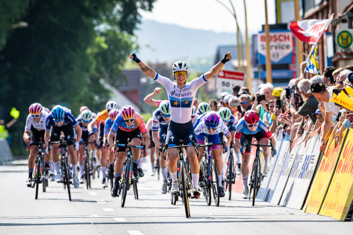 2023 gewann Lorena Wiebes die vorletzte Etappe der Lotto Thüringen Ladies Tour “Rund um Schmalkalden”