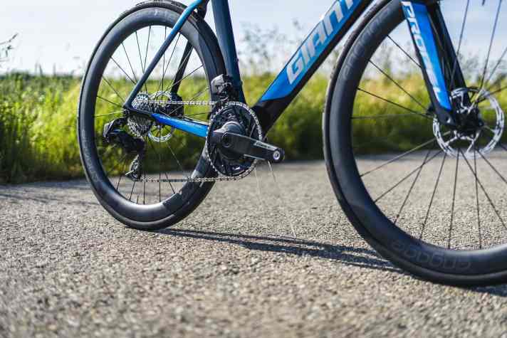 The shadow stand is relatively invisible and makes counting down, letting go and quickly reaching for the wheel again superfluous.