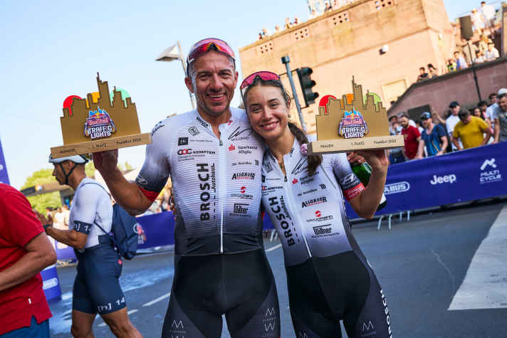 Good-humoured winners: Andreas Mayr and Pia Kummer won the traffic light sprint in their respective classes