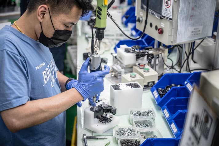 <a href="https://www.bike-magazin.de/komponenten/gangschaltungen/tektro-homestory-mit-der-trp-schaltgruppe-von-taiwan-nach-hassloch/" target="_blank" rel="noopener noreferrer">Das ist zwar kein Rahmen, aber hier werden Schaltungen in der Tektro-Fabrik in Taichung (Taiwan), zusammengebaut. BIKE-Redakteur Marc Strucken war vor Ort und hat sich ein Bild gemacht</a>