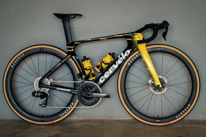 Le vélo aérodynamique idéal pour la plupart des étapes : le Cervélo S5 de l'équipe Visma | Lease a Bike