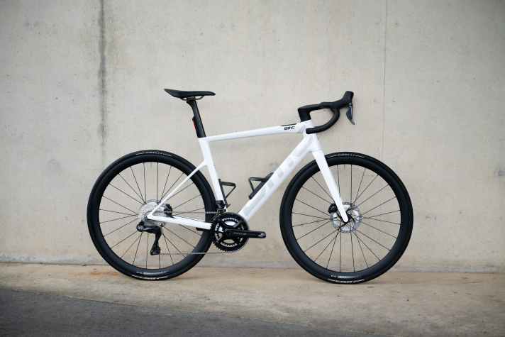 Die goldene Mitte: hochwertige Ausstattung, aber ein etwas höheres Gewicht als das Topmodell: das Teammachine 01 AMP Two für 9.499 Euro.