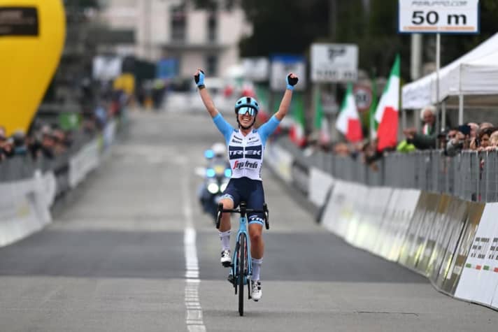 Eines der Top-Talente des Radsports gewann die Trofeo Alfredo Binda 2023: Shirin van Anrooij