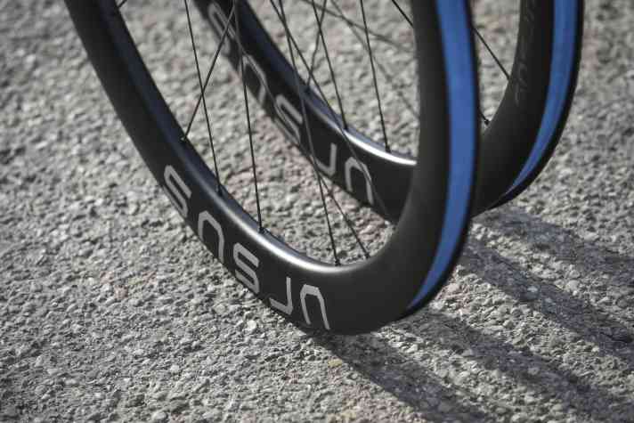 The Ursus Arya R is available for 2500 euros with either 30 or 50 millimetre high carbon rims.