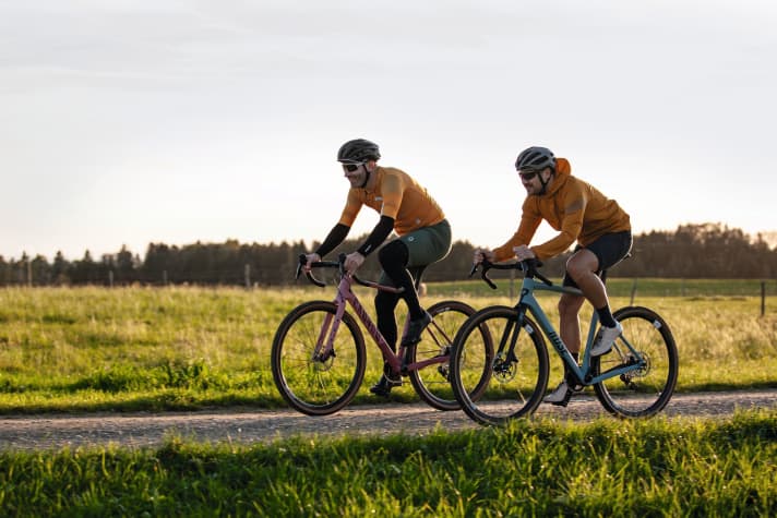 Canyon vs. Rose: Das Rose Backroad (rechts) begründete in Deutschland den Gravel-Trend mit. Vor zwei Jahren erhielt es Konkurrenz durch das Caynon Grizl