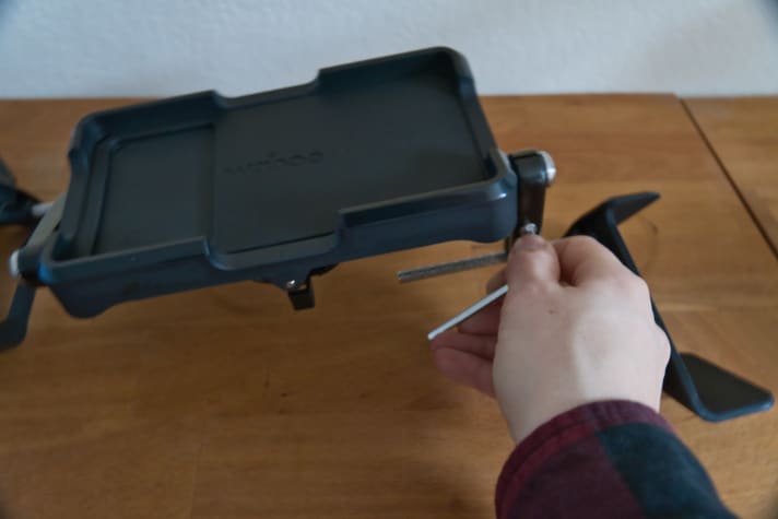 The position of the thumb pedals is adjusted using the Allen key supplied - ideally directly on the handlebars.